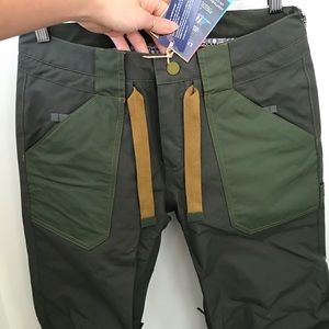 Burton Women’s Veazie Snowpants BRAND NEW